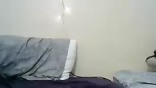 Сладкая штучка Lily_raine24 нежно теребит вагину