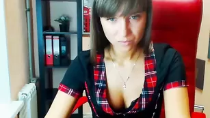 Темноволосая курва Sayjosy ласкает бритую киску