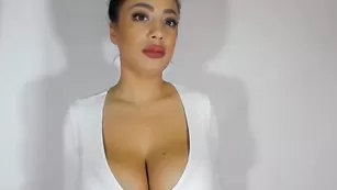 Грудастая кобыла Sabinasweet общается во фри чате
