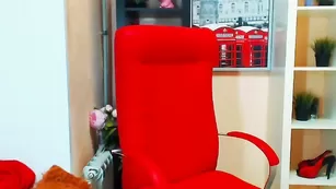 Роскошная брюнетка Sayjosy раздевается перед камерой