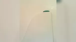 Светловолосая пассия Evangalinelove мастурбирует свои дырочки