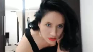 Сексуальная детка Destiny29 танцует в эротичном белье