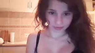 Страстная пара Zorisa сексуально целуется