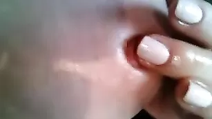 Милая красотка Matildaxxx ласкает свои сосочки