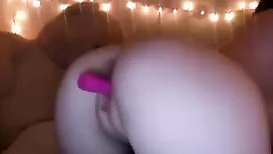 Пикантная краля Ivxroxy11 смачно дрочит анал