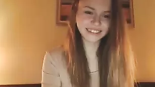 Темноволосая курва Jacky_smith ярко теребит киску