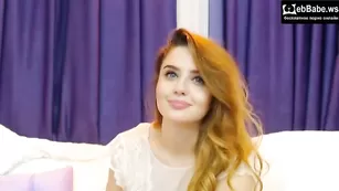 Рыжая малышка SophyeBlu общается во фри чате