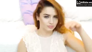 Рыжая малышка SophyeBlu общается во фри чате