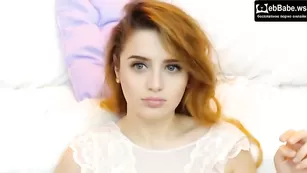 Рыжая малышка SophyeBlu общается во фри чате