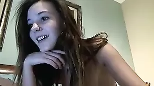 Шикарная кобыла Bexjohnson2 показывает бритую пилотку