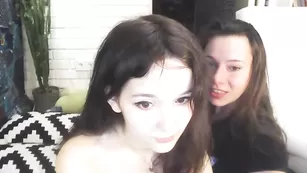 Похотливые леди Ellieleen эротично позируют на камеру
