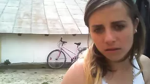 Молодая телочка Nickymayra95 смачно дрочит вагину