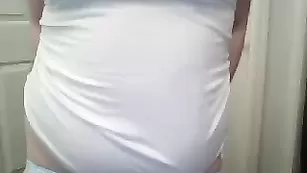 Светловолосая толстушка Violetquinn18 мандражирует влагалище