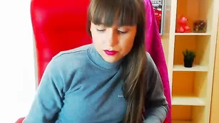 Горячая брюнетка Sayjosy обнажает аппетитное тело