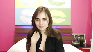 Смазливая курва Seana Lin позирует в нижнем белье