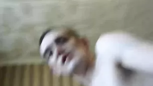 После отсоса брюнеточка долбится в анус deepthroat25