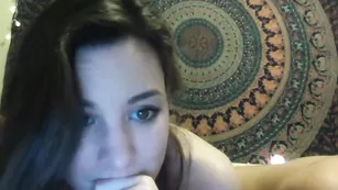 Шикарные подружки Nicolechristine дрочат бритые киски