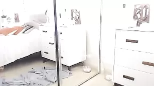 Грудастая кобыла Anaariana мастурбирует в душе