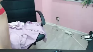 Пикантная кобыла Sayjosy ласкает вагинальное отверстие