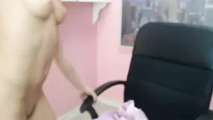 Пикантная кобыла Sayjosy ласкает вагинальное отверстие