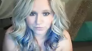 Шальная блонда Horniesthousewife смачно трахает вагину