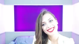 Порочная шлюха Lusciouslilux ласкает половые губки