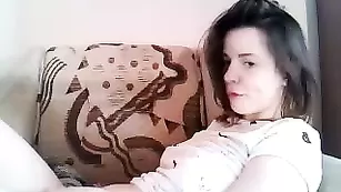 Шальная малышка Matildaxxx ласкает интимные места
