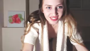 Изумительная малышка Jusse_mix общается и танцует