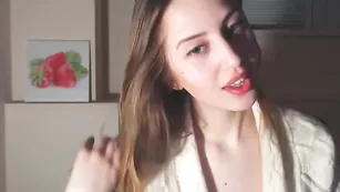 Изумительная малышка Jusse_mix общается и танцует