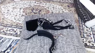 Пошлая телочка Vickypeaches отсасывает пенис жеребцу