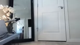 Жаркая брюнетка Christy_Foxx трахается секс машиной