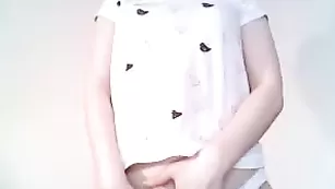 Соблазнительная малышка Matildaxxx позирует перед камерой