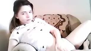 Соблазнительная малышка Matildaxxx позирует перед камерой