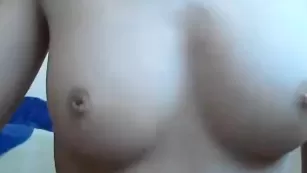 Грудастая шлюшка Sexygirl955 ласкает молочные железы