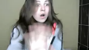 Изящная пассия Crissheaven4u раздевается перед камерой