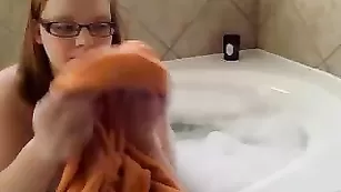 Полная сучка Hardcoreredheadedslut трахает вагину секс игрушкой