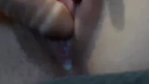 Обворожительная стерва Adalindobrev18 дрочит киску и кончает