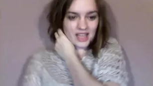 Очаровательная девка Marymoody теребит сочный клитор