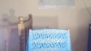 Соблазнительная дева 18kleopatra ласково натирает сосочки