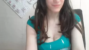 Кокетливая стерва Lola4dave демонстрирует пышные формы