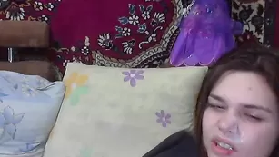 Пошлый хахаль ласкает груди подруги Barmolei