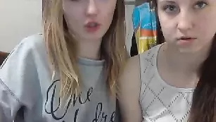 Симпатичные дамы Straw_berry1 показывают красивые сиси