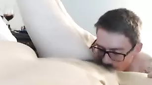 Темноволосая цыпочка Thepeachandthediver трахается с парнем