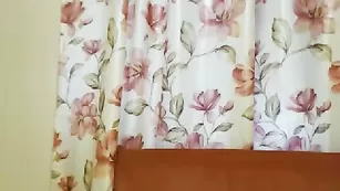 Темноволосая курва Lucelol раздевается перед камерой