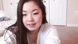 Азиатка J_ane934 мастурбирует оба отверстия