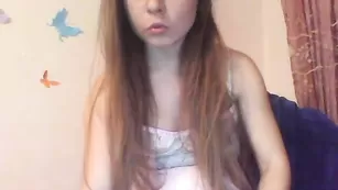 Импозантная бикса Lia66 показывает сочную попу