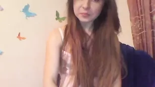Импозантная бикса Lia66 показывает сочную попу