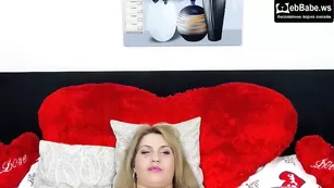 Порочная шкура SensualAss7 позирует во фри