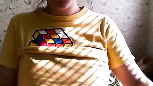 Грудастая бабенка Eleanor_18 снимает нижнее белье