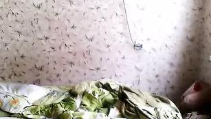 Грудастая бабенка Eleanor_18 снимает нижнее белье